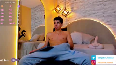 Snapshot of benjamin_more chatting on 09-26-25, 09:35 BENJAMIN online show from 09-26-25, 09:35