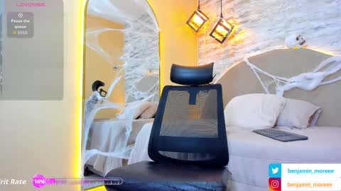 Snapshot of benjamin_more chatting on 10-29-25, 01:35 BENJAMIN online show from 10-29-25, 01:35