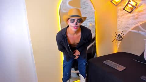 Snapshot of benjamin_more chatting on 10-31-25, 08:43 BENJAMIN online show from 10-31-25, 08:43