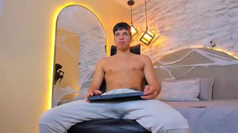 Snapshot of benjamin_more chatting on 11-02-25, 01:46 BENJAMIN online show from 11-02-25, 01:46