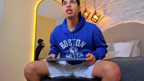 Snapshot of benjamin_more chatting on 11-03-25, 05:14 BENJAMIN online show from 11-03-25, 05:14