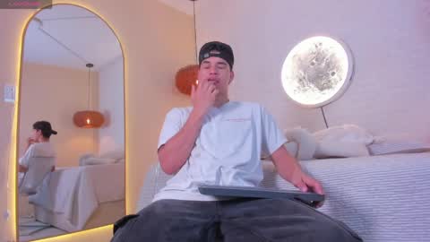 BENJAMIN online show from 06-09-26, 02:45