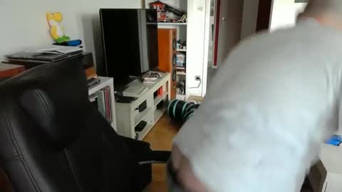 Snapshot of bennn54 chatting on 02-15-25, 09:05 Ben online show from 02-15-25, 09:05