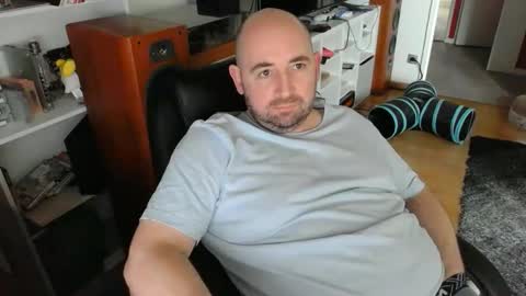 Snapshot of bennn54 chatting on 12-20-25, 10:33 Ben online show from 12-20-25, 10:33