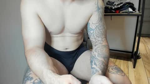 Snapshot of benthebodybuilder chatting on 10-17-25, 10:12 Ben Braxton online show from 10-17-25, 10:12