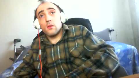 Snapshot of bentish chatting on 12-18-25, 08:31 bentish online show from 12-18-25, 08:31