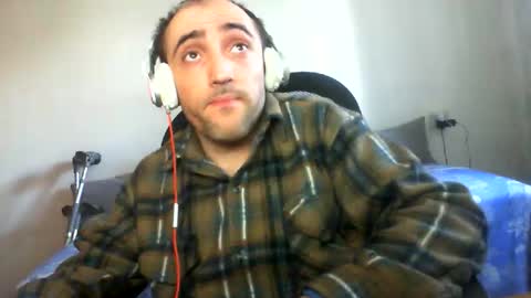 Snapshot of bentish chatting on 12-19-25, 11:17 bentish online show from 12-19-25, 11:17