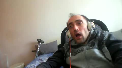 Snapshot of bentish chatting on 12-20-25, 09:16 bentish online show from 12-20-25, 09:16