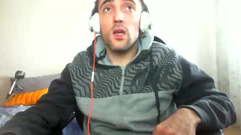 Snapshot of bentish chatting on 12-21-25, 10:11 bentish online show from 12-21-25, 10:11