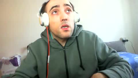 Snapshot of bentish chatting on 01-07-26, 09:45 bentish online show from 01-07-26, 09:45