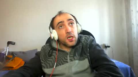 Snapshot of bentish chatting on 01-14-26, 07:47 bentish online show from 01-14-26, 07:47