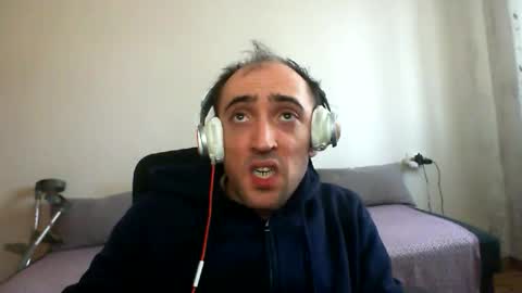 Snapshot of bentish chatting on 02-08-26, 08:51 bentish online show from 02-08-26, 08:51