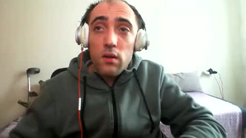 Snapshot of bentish chatting on 02-17-26, 10:12 bentish online show from 02-17-26, 10:12