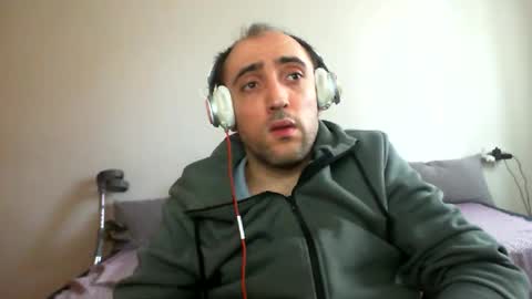 Snapshot of bentish chatting on 02-19-26, 10:11 bentish online show from 02-19-26, 10:11