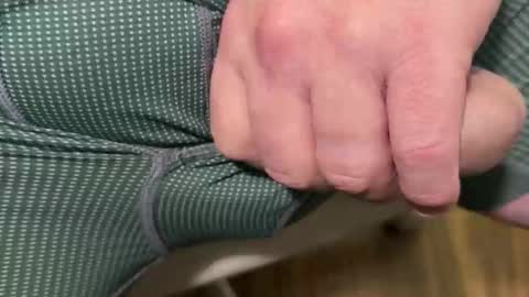 Snapshot of bentley507070 chatting on 11-28-25, 02:20 Ben online show from 11-28-25, 02:20