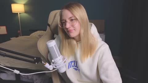 Snapshot of benty_bunny chatting on 12-03-24, 07:22 Alice online show from 12-03-24, 07:22