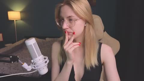 Snapshot of benty_bunny chatting on 12-05-24, 07:49 Alice online show from 12-05-24, 07:49