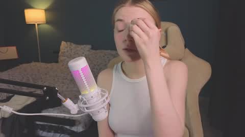 Snapshot of benty_bunny chatting on 12-09-24, 07:39 Alice online show from 12-09-24, 07:39