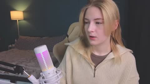 Snapshot of benty_bunny chatting on 12-28-24, 07:33 Alice online show from 12-28-24, 07:33