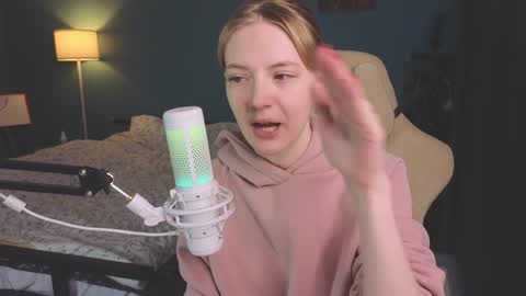 Snapshot of benty_bunny chatting on 01-24-25, 11:26 Alice online show from 01-24-25, 11:26