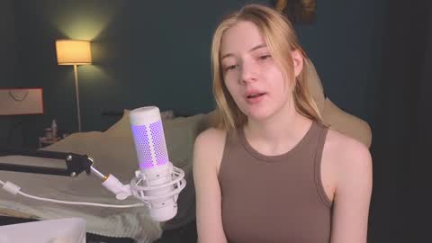 Snapshot of benty_bunny chatting on 02-01-25, 11:21 Alice online show from 02-01-25, 11:21