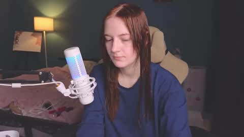 Snapshot of benty_bunny chatting on 11-08-25, 11:21 Alice online show from 11-08-25, 11:21