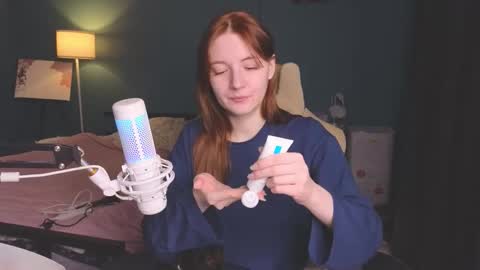 Snapshot of benty_bunny chatting on 11-13-25, 11:31 Alice online show from 11-13-25, 11:31