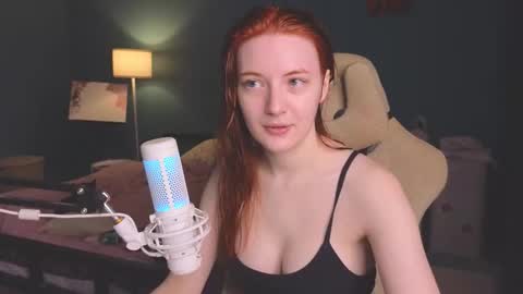 Snapshot of benty_bunny chatting on 11-20-25, 11:43 Alice online show from 11-20-25, 11:43