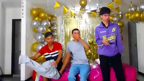Snapshot of benz_boys chatting on 01-16-25, 12:09 benz boys online show from 01-16-25, 12:09