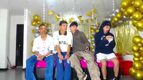 Snapshot of benz_boys chatting on 01-25-25, 12:05 benz boys online show from 01-25-25, 12:05