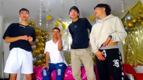Snapshot of benz_boys chatting on 02-05-25, 12:17 benz boys online show from 02-05-25, 12:17