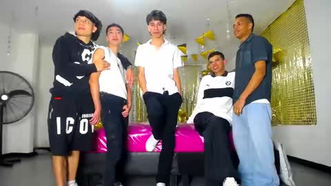 Snapshot of benz_boys chatting on 02-11-25, 12:16 benz boys online show from 02-11-25, 12:16