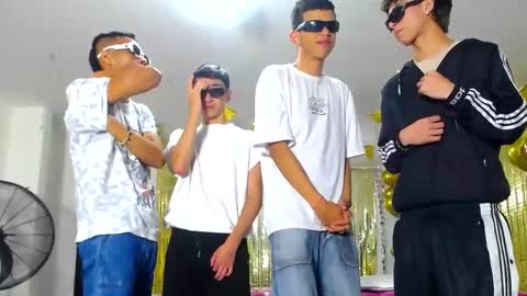 Snapshot of benz_boys chatting on 02-16-25, 12:10 benz boys online show from 02-16-25, 12:10