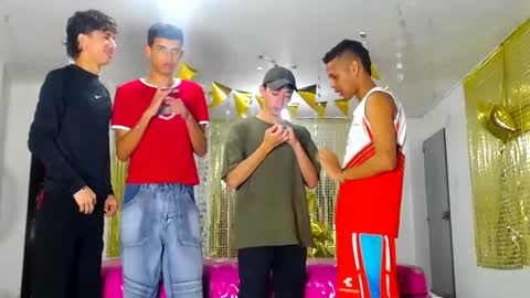 Snapshot of benz_boys chatting on 02-20-25, 12:15 benz boys online show from 02-20-25, 12:15