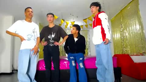 Snapshot of benz_boys chatting on 02-22-25, 12:08 benz boys online show from 02-22-25, 12:08