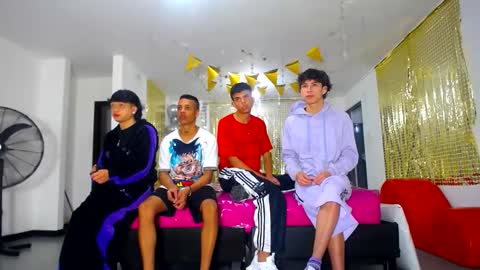 Snapshot of benz_boys chatting on 02-24-25, 12:16 benz boys online show from 02-24-25, 12:16