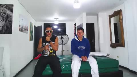 Snapshot of benz_boys chatting on 10-04-25, 12:03 benz boys online show from 10-04-25, 12:03