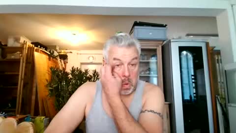 Snapshot of berg_boy chatting on 12-02-24, 11:56 Martin online show from 12-02-24, 11:56