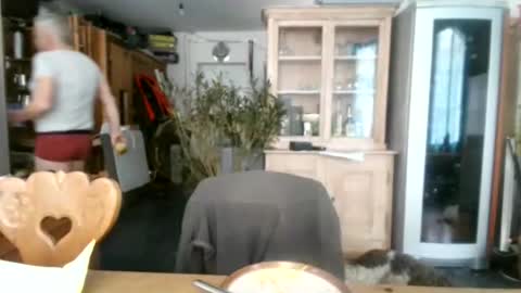 Snapshot of berg_boy chatting on 02-06-25, 11:54 Martin online show from 02-06-25, 11:54