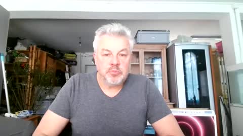 Snapshot of berg_boy chatting on 02-17-25, 11:34 Martin online show from 02-17-25, 11:34