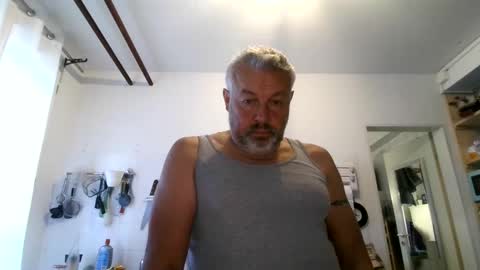 Snapshot of berg_boy chatting on 09-26-25, 06:17 Martin online show from 09-26-25, 06:17