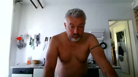 Snapshot of berg_boy chatting on 09-28-25, 08:31 Martin online show from 09-28-25, 08:31