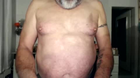 Snapshot of berg_boy chatting on 10-19-25, 01:06 Martin online show from 10-19-25, 01:06