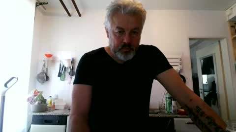 Snapshot of berg_boy chatting on 11-24-25, 11:43 Martin online show from 11-24-25, 11:43