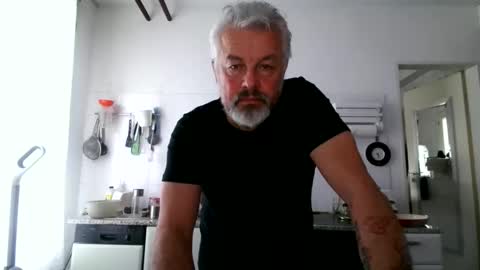 Snapshot of berg_boy chatting on 11-29-25, 08:28 Martin online show from 11-29-25, 08:28