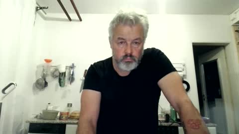 Snapshot of berg_boy chatting on 12-01-25, 08:47 Martin online show from 12-01-25, 08:47