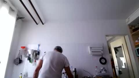 Snapshot of berg_boy chatting on 12-21-25, 10:00 Martin online show from 12-21-25, 10:00