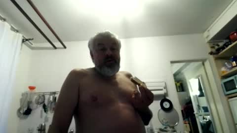 Snapshot of berg_boy chatting on 01-12-26, 06:51 Martin online show from 01-12-26, 06:51