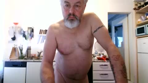 Snapshot of berg_boy chatting on 01-16-26, 07:12 Martin online show from 01-16-26, 07:12
