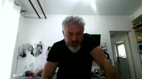 Snapshot of berg_boy chatting on 02-14-26, 09:17 Martin online show from 02-14-26, 09:17